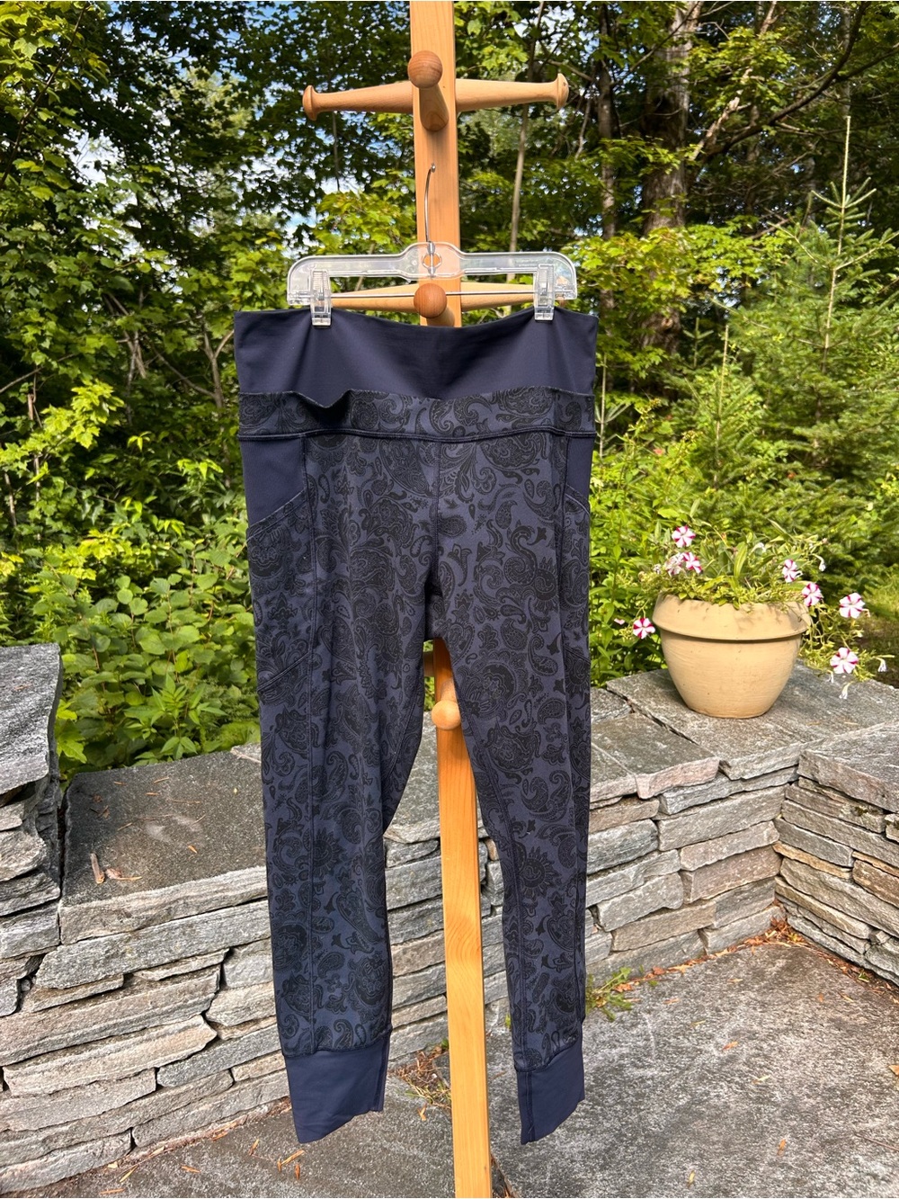 Lulu emon Paisley Black High-Waist Leggings with Side Pocket